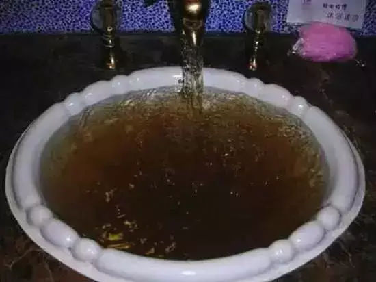 看看您家用的水管，是不銹鋼水管太貴，還是家人的健康不值得投資？